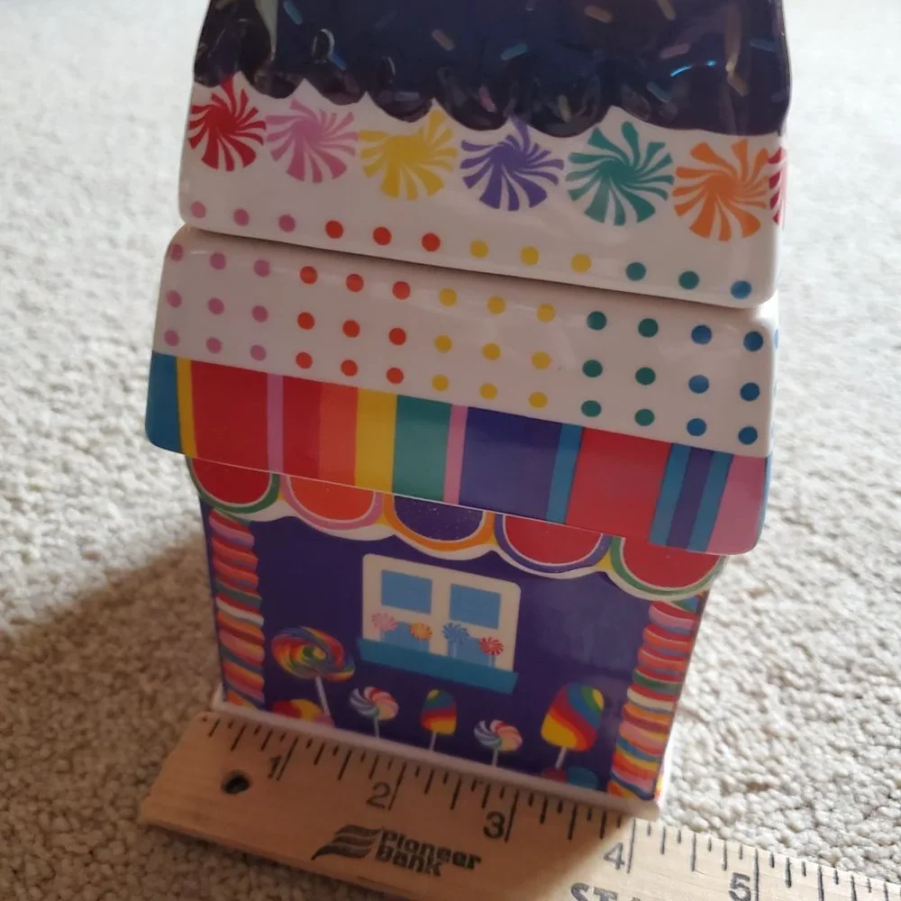 Dylan's Candy Bar Ceramic House - Picture 4 of 11